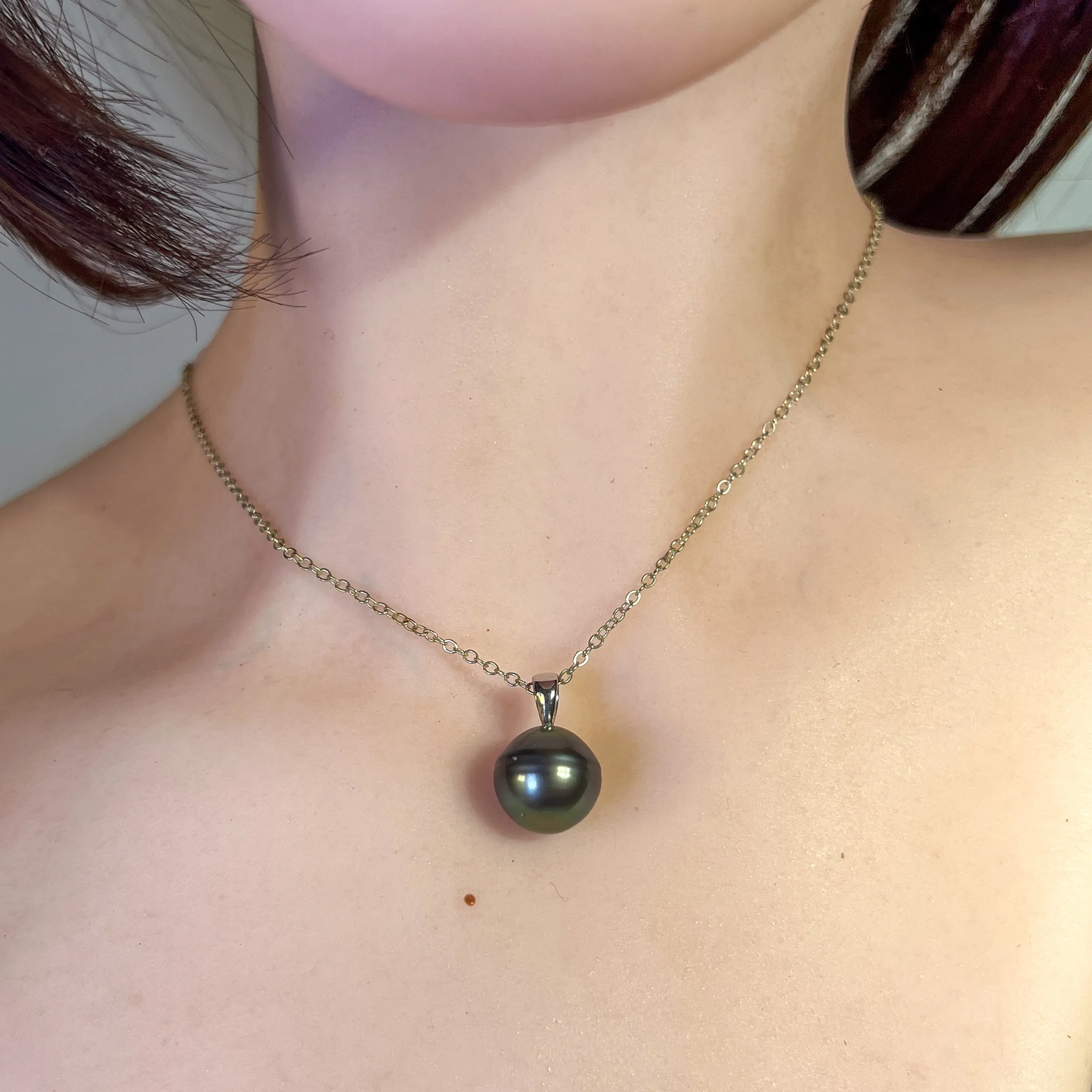 18kt White Gold 13mm Tahitian Black Pearl pendant