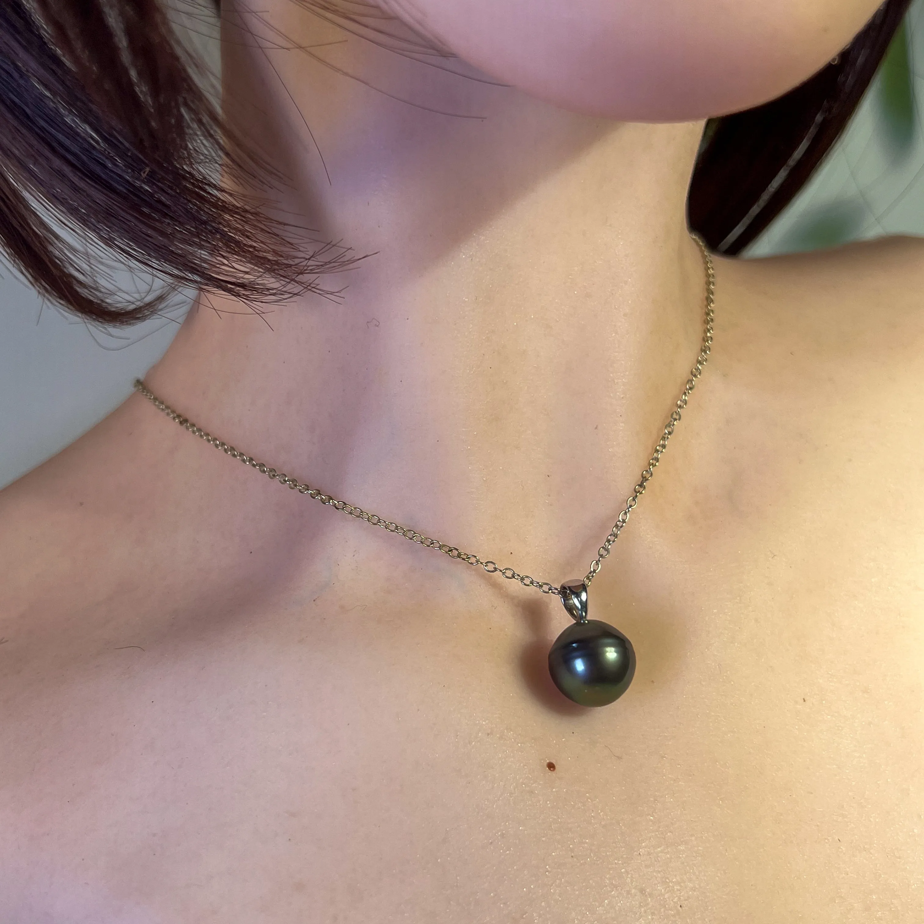 18kt White Gold 13mm Tahitian Black Pearl pendant