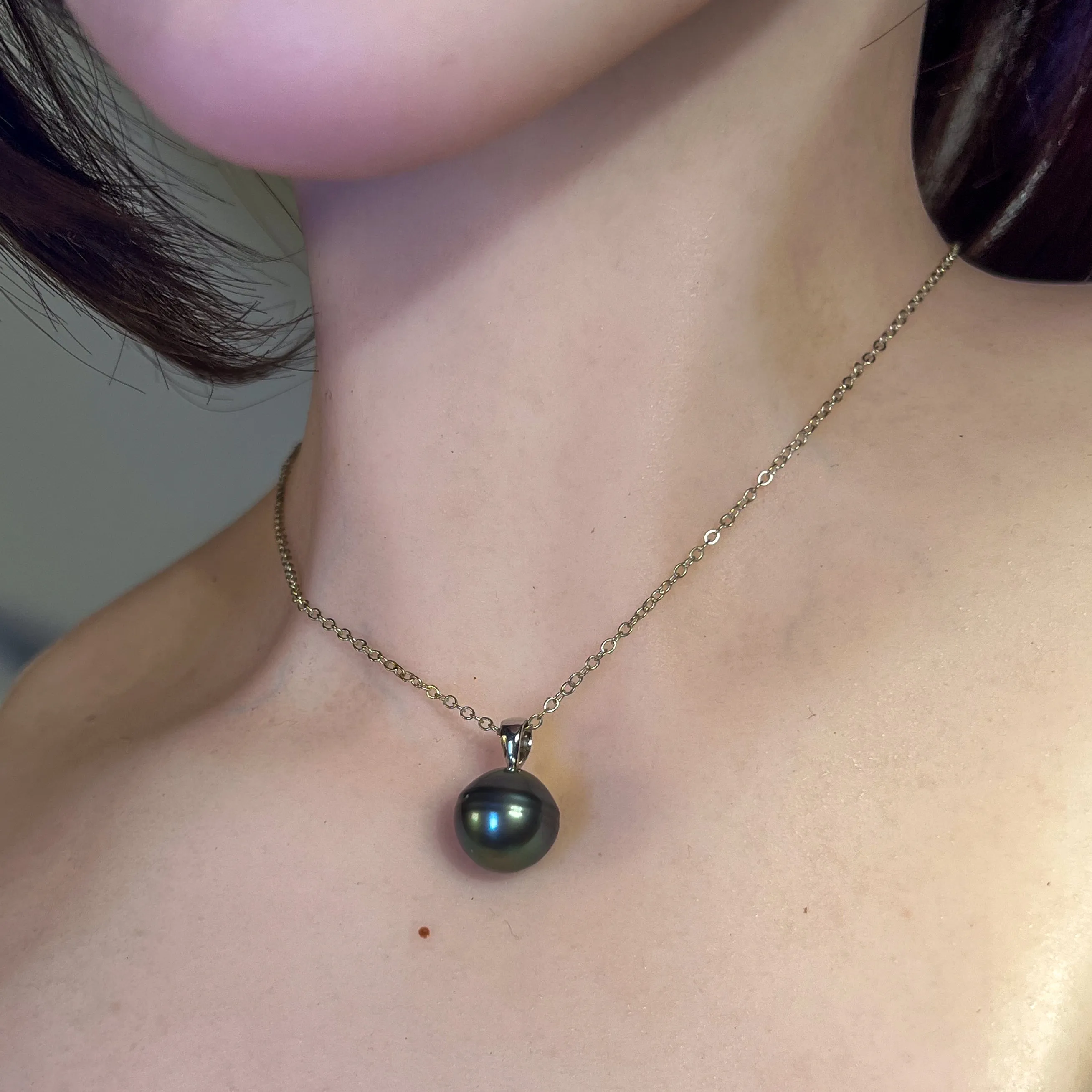 18kt White Gold 13mm Tahitian Black Pearl pendant