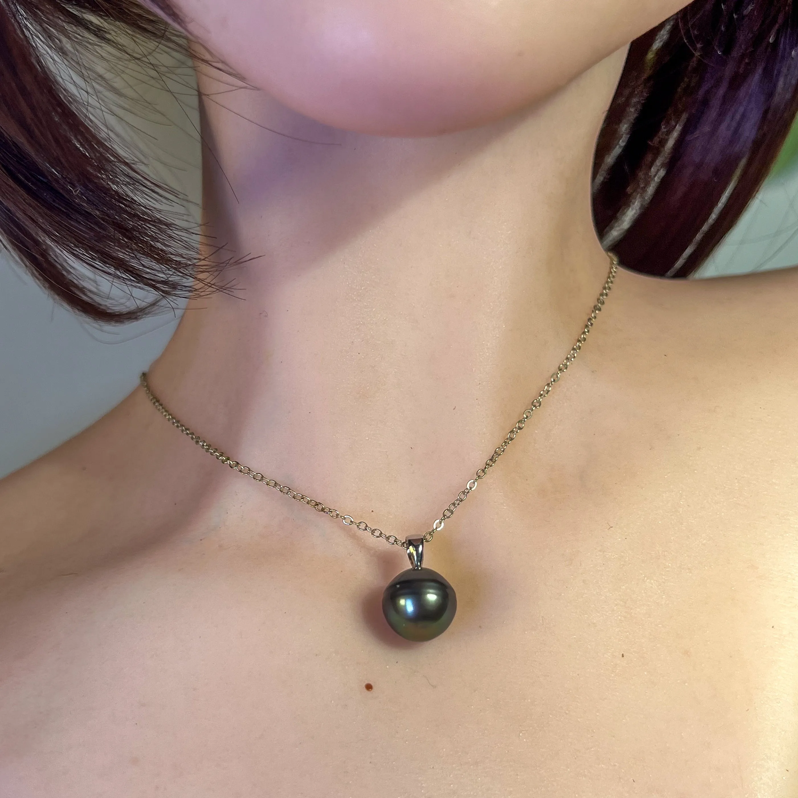 18kt White Gold 13mm Tahitian Black Pearl pendant