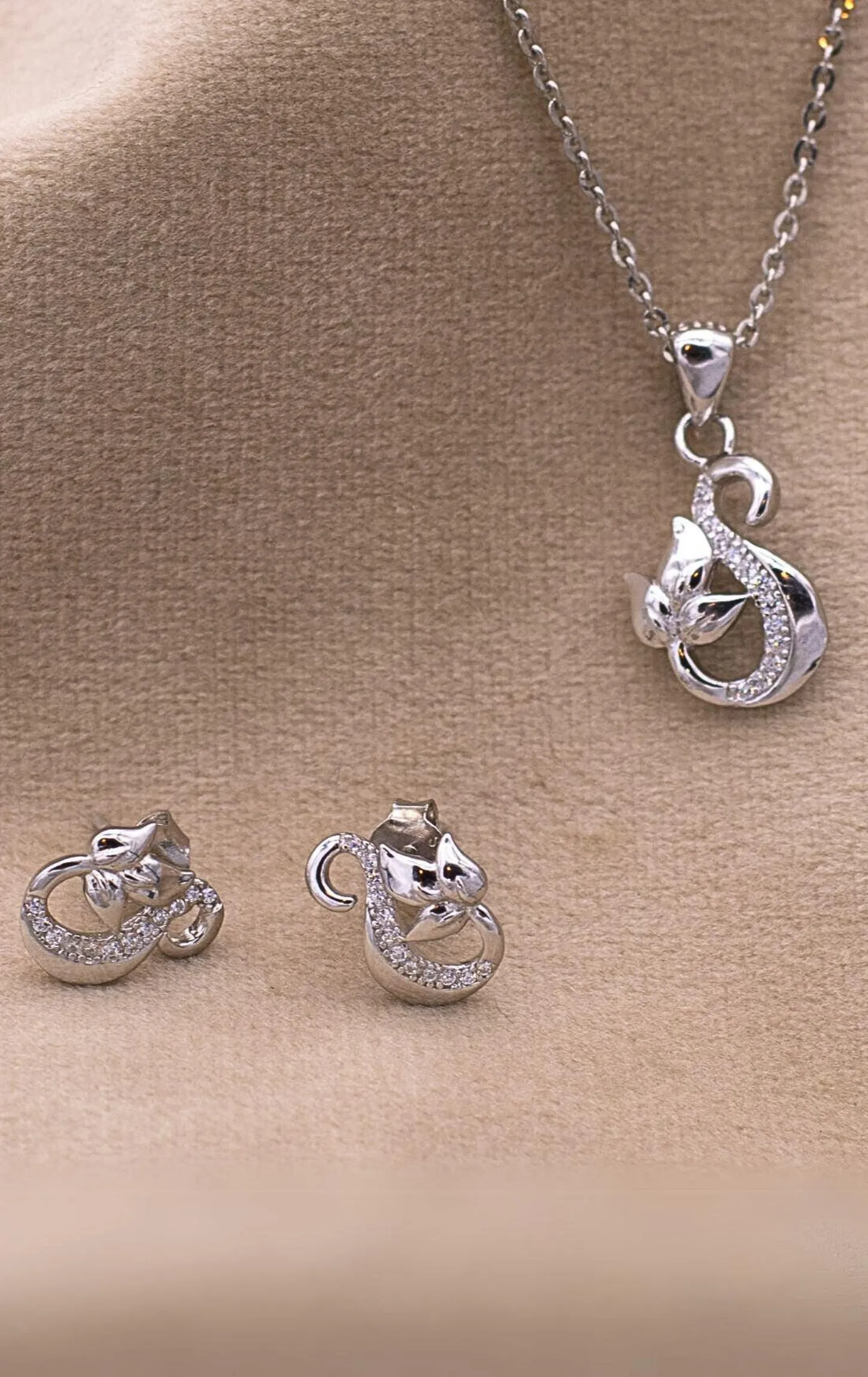 925 Sterling Silver Graceful Swan Pendant Set