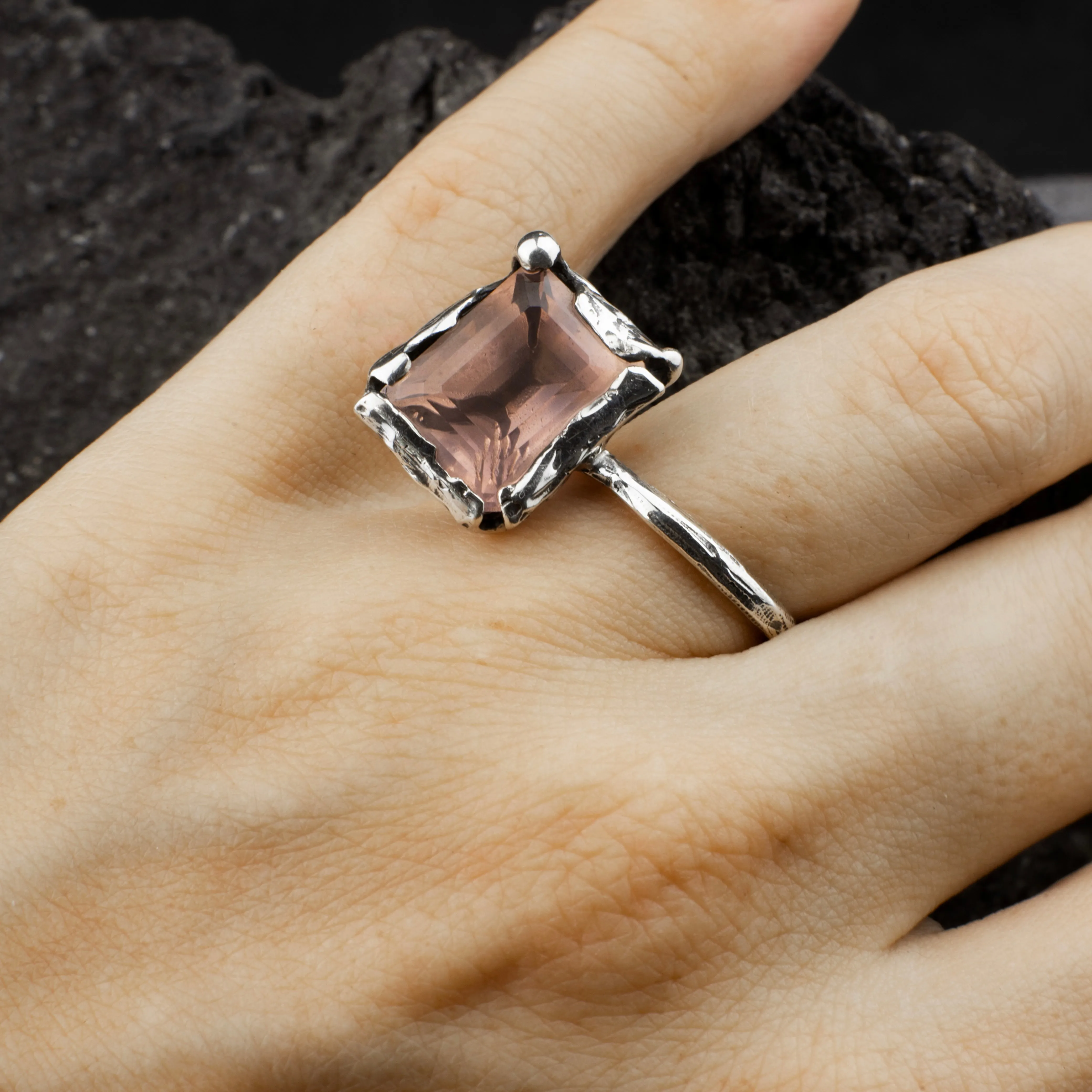 Rose Quartz To The Side ring