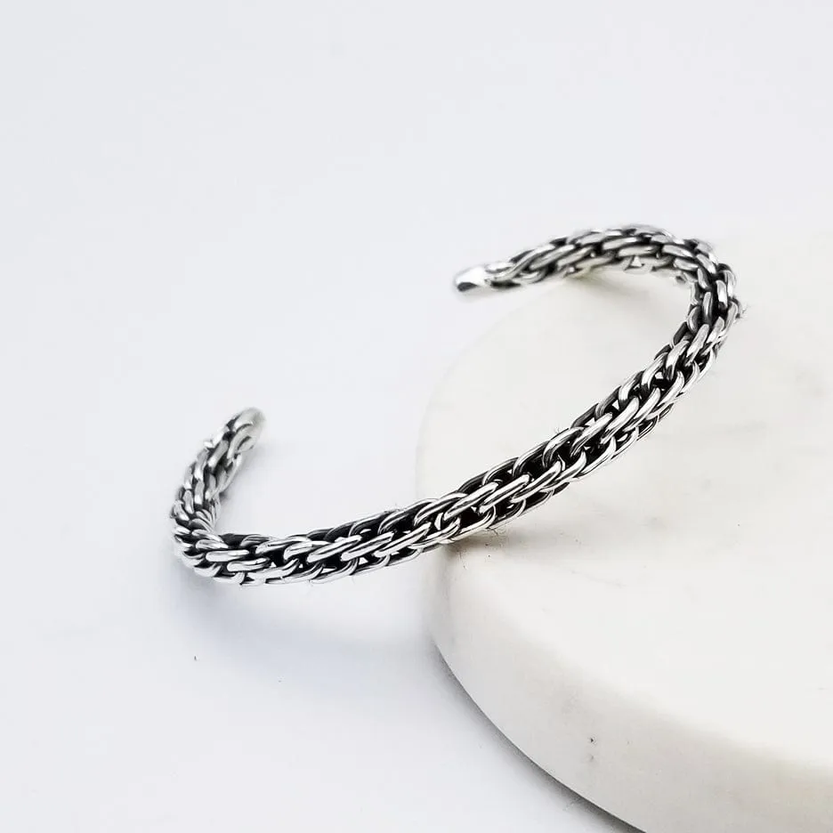 TWISTED CHAIN CUFF