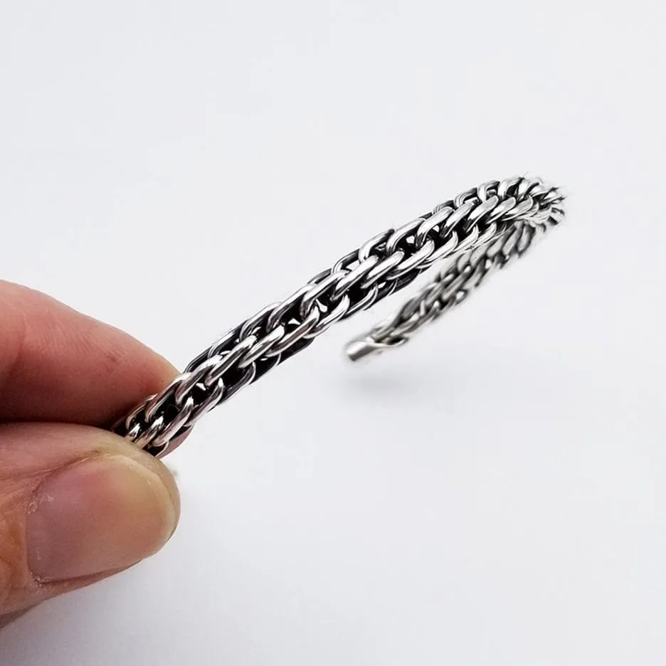 TWISTED CHAIN CUFF